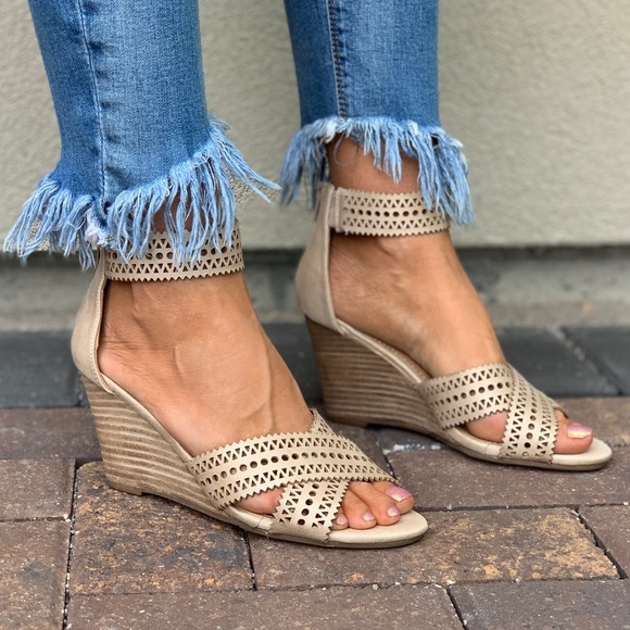 Distressed Cream Cut Out Details Wedge Sandal - Picture 6 of 8